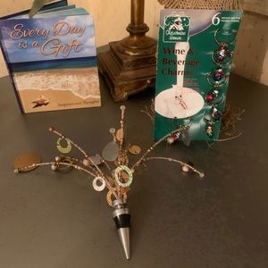 Pier1, Festive Wine Bottle Stopper, shiny GOLD, and 6 festive Wine and Beverage